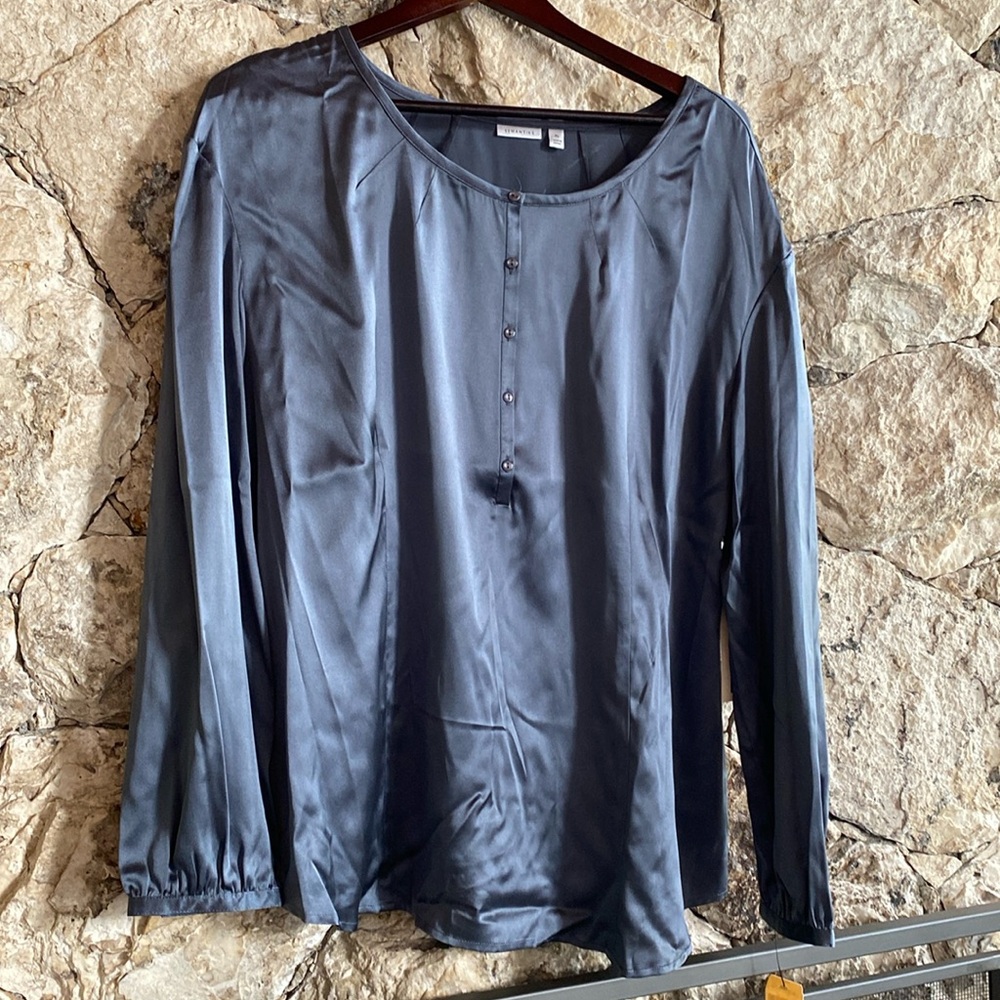 NWT Silver grey blouse, silk/spandex blend
